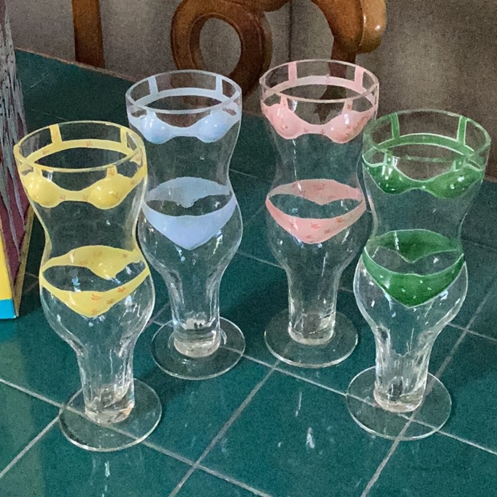 Two’s Company 4 Bathing Beauty Iced Tea Glasses Handblown Hand-painted Bikini - Picture 4 of 12